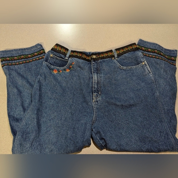 Vintage Bill Blass Women's Embroidered Blue Jeans with Floral Accents Size 18w - Picture 3 of 9
